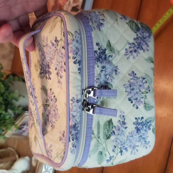 💥HOST PICK💥SMALL FABRIC COSMETIC TRAIN CASE - Picture 4 of 8